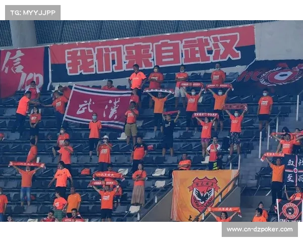 红三角足球联赛球迷跨省助威,氛围热烈 红三角足球联赛球迷跨省助威,氛围热烈